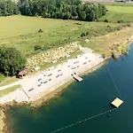 Spacious Retreat With Rooftop