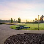 Spacious Retreat With Rooftop 度假居 Antoing