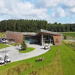 Spacious Retreat With Rooftop