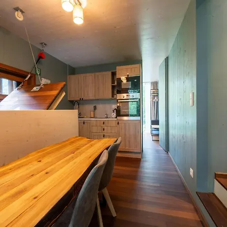 Сasa de vacaciones Spacious Retreat With Rooftop