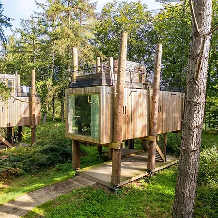 Spacious Retreat With Rooftop Vakantiehuis