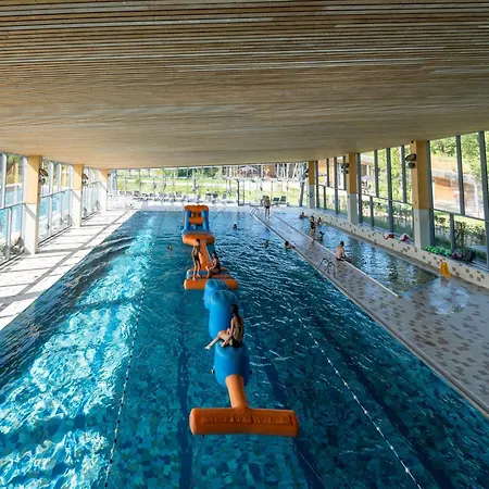 Vakantiehuis Spacious Retreat With Rooftop