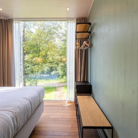 Spacious Retreat With Rooftop