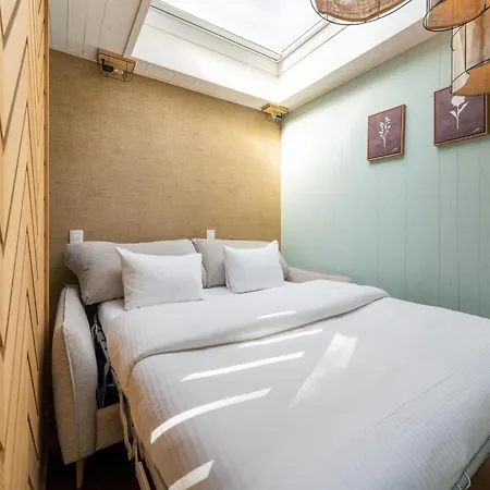 Spacious Retreat With Rooftop * Antoing