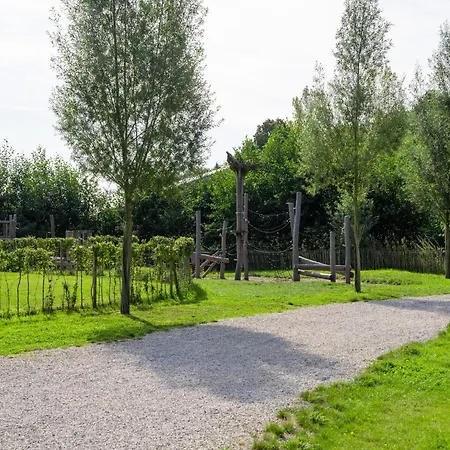 Vakantiehuis Spacious Retreat With Rooftop Antoing