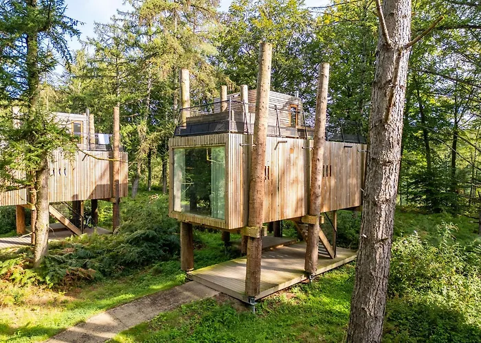 Spacious Retreat With Rooftop Vakantiehuis