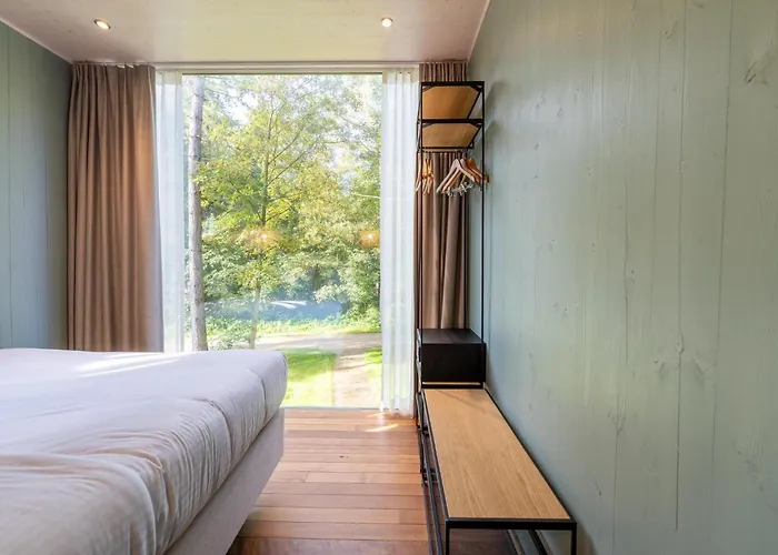 Spacious Retreat With Rooftop