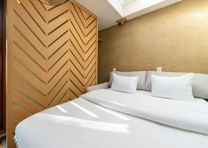 Spacious Retreat With Rooftop Vakantiehuis *