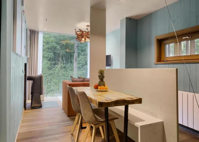 Vakantiehuis Spacious Retreat With Rooftop