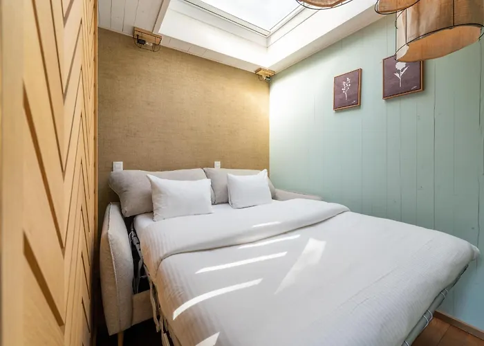 Spacious Retreat With Rooftop * Antoing