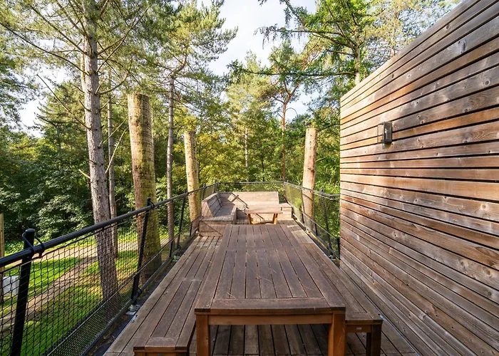 Vakantiehuis Spacious Retreat With Rooftop