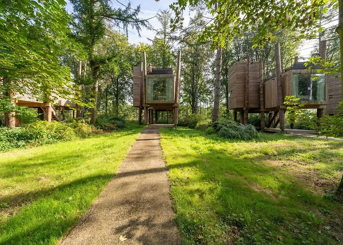 Spacious Retreat With Rooftop *