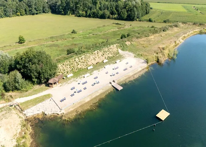 Spacious Retreat With Rooftop