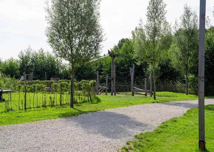 Vakantiehuis Spacious Retreat With Rooftop Antoing