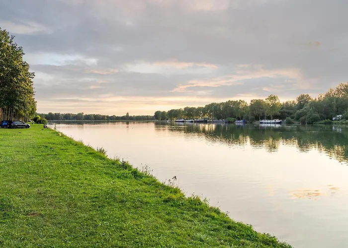 Spacious Retreat With Rooftop * Antoing
